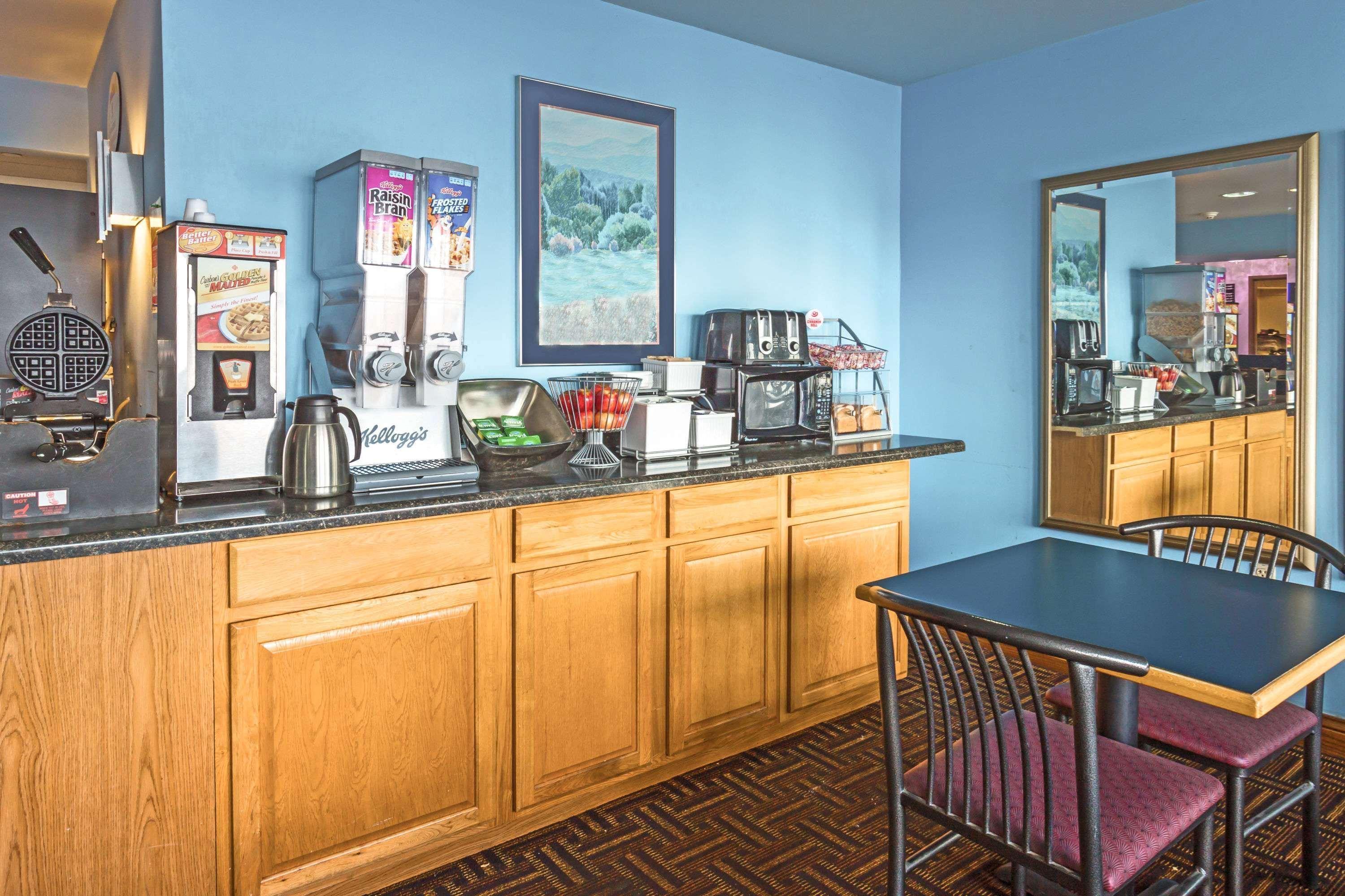 Delavan Inn And Suites Kültér fotó