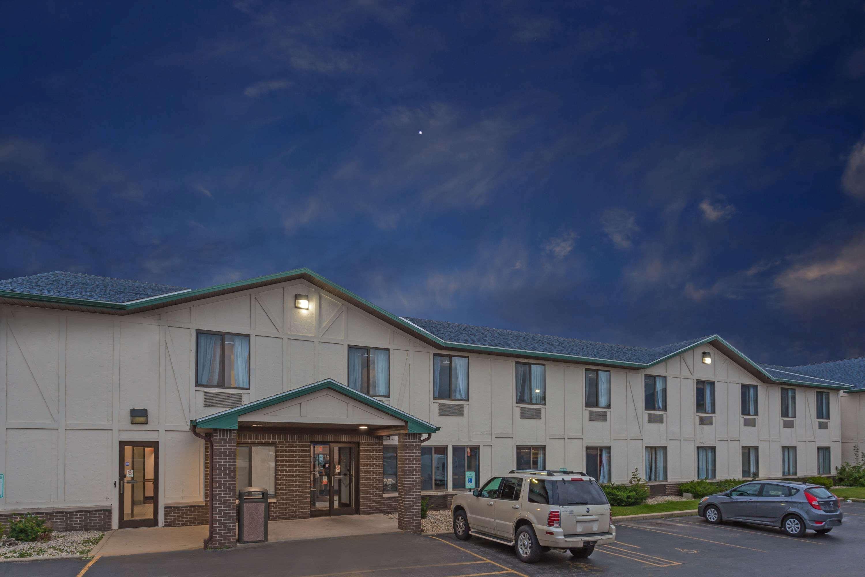 Delavan Inn And Suites Kültér fotó