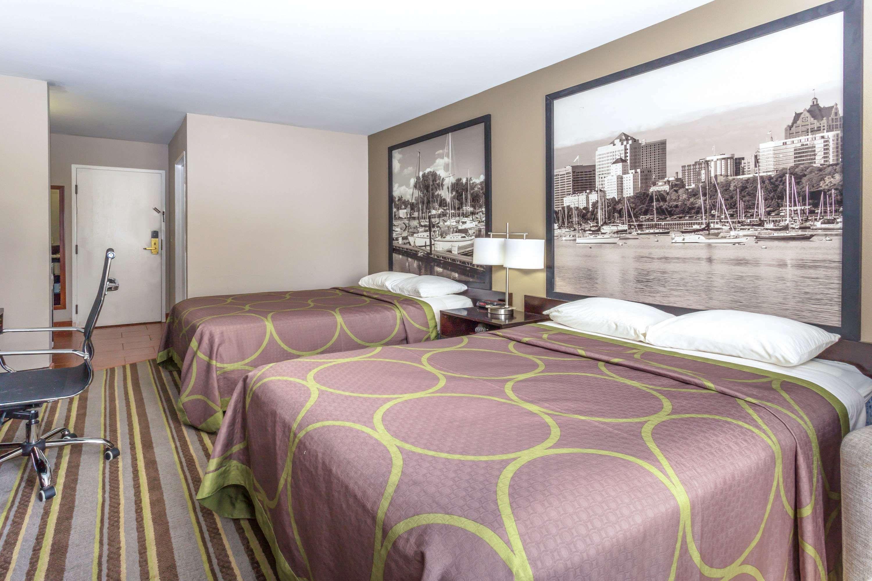 Delavan Inn And Suites Kültér fotó