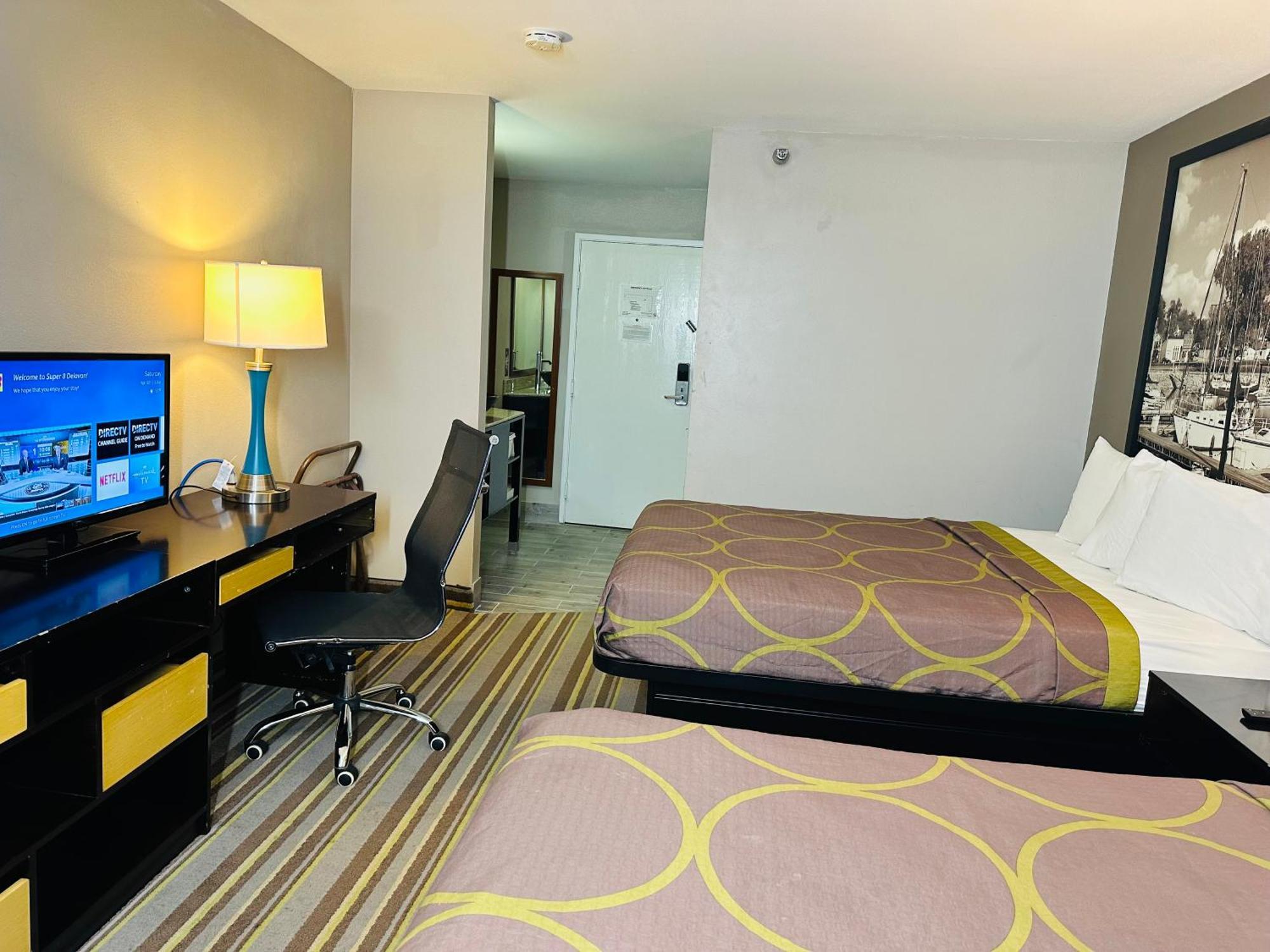 Delavan Inn And Suites Kültér fotó