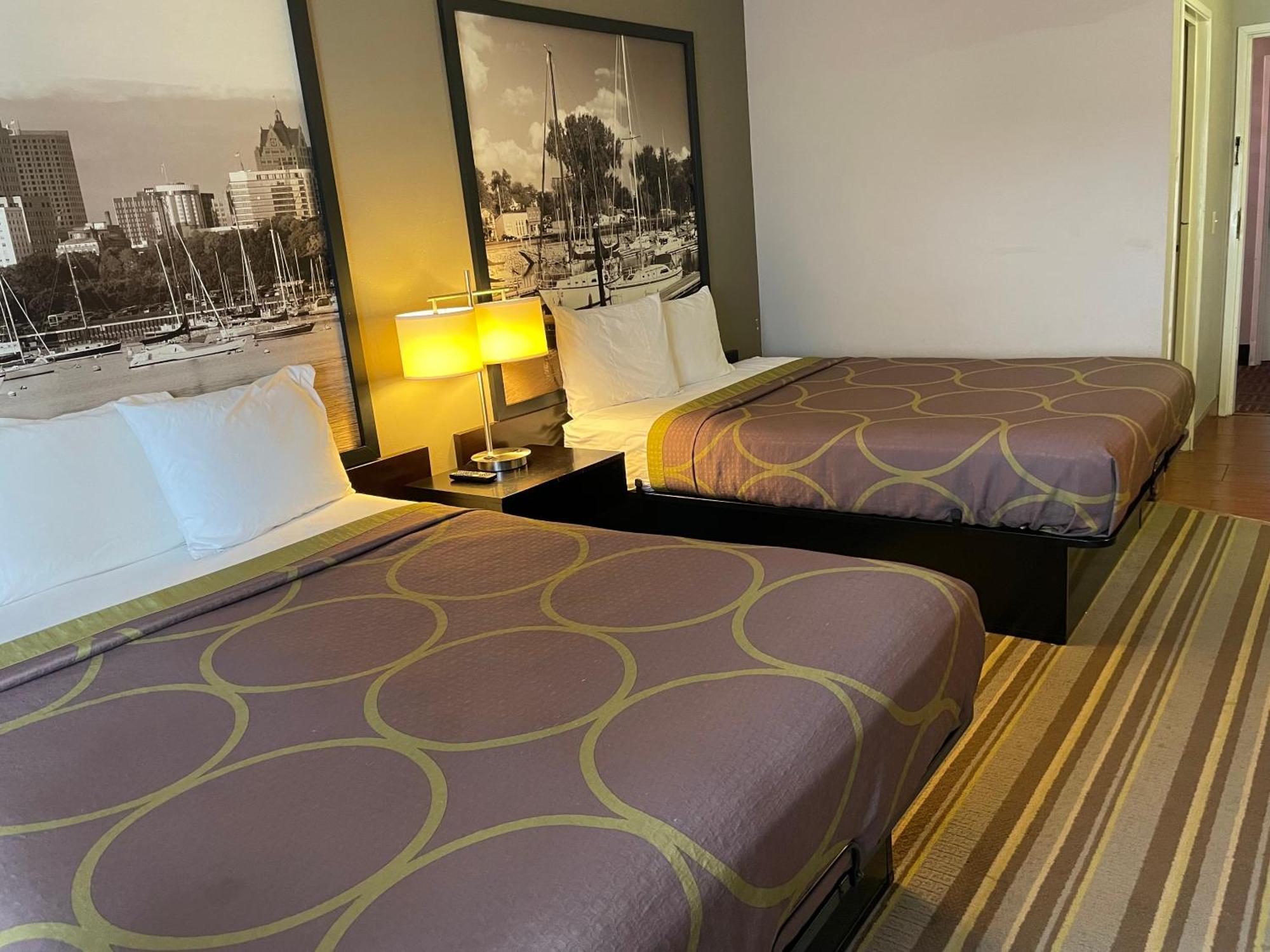 Delavan Inn And Suites Kültér fotó