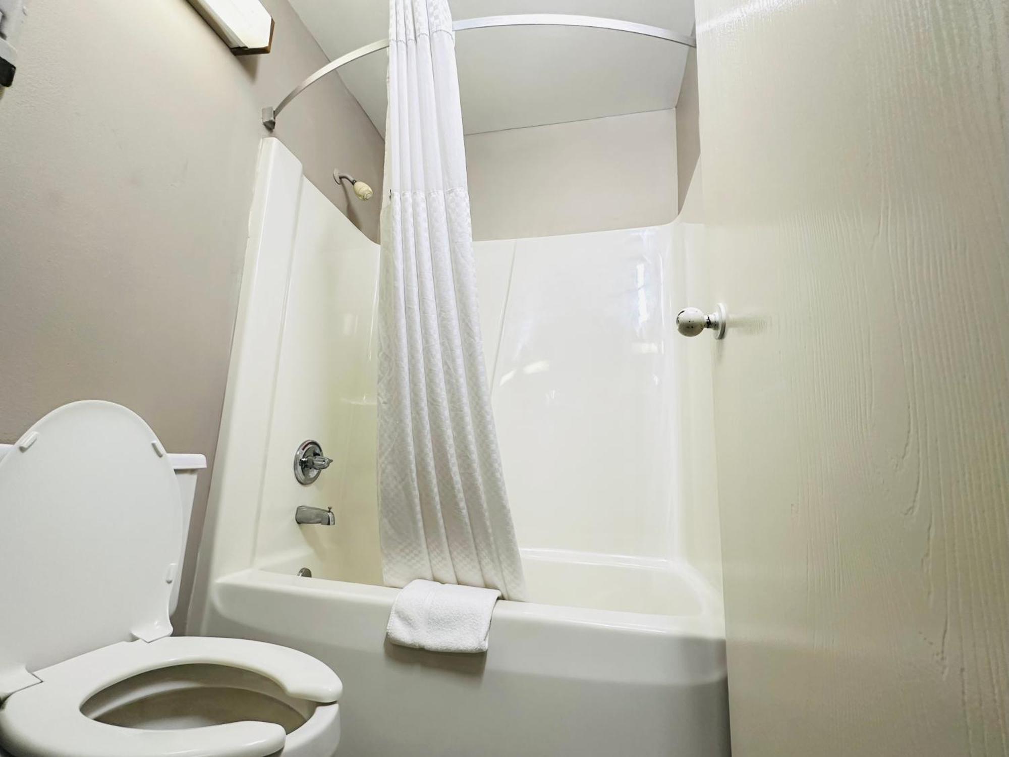 Delavan Inn And Suites Kültér fotó