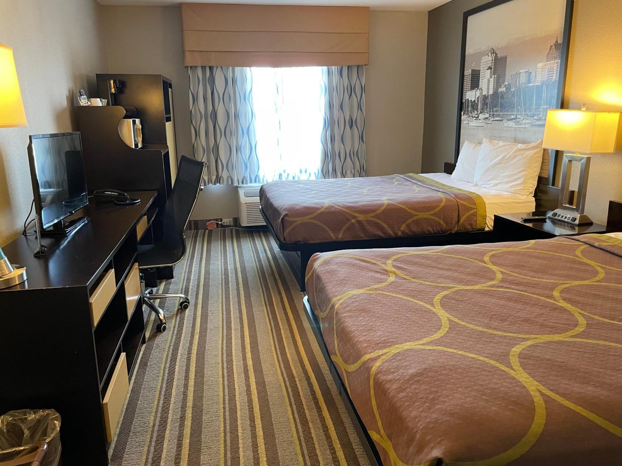 Delavan Inn And Suites Kültér fotó